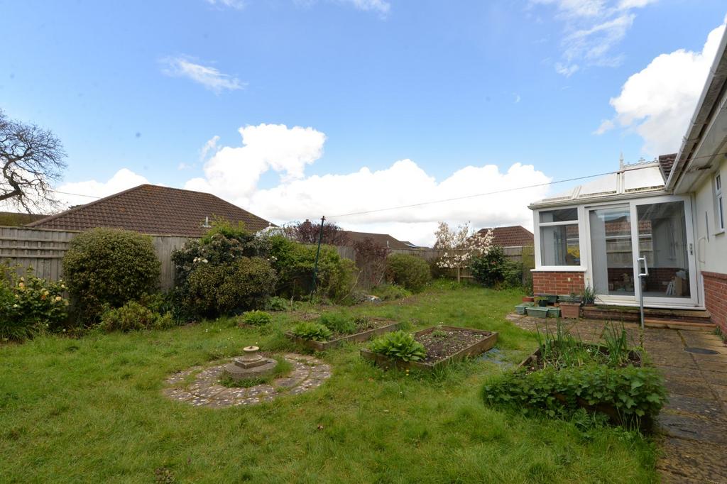 Milton Grove, New Milton, Hampshire, BH25 2 bed bungalow for sale £
