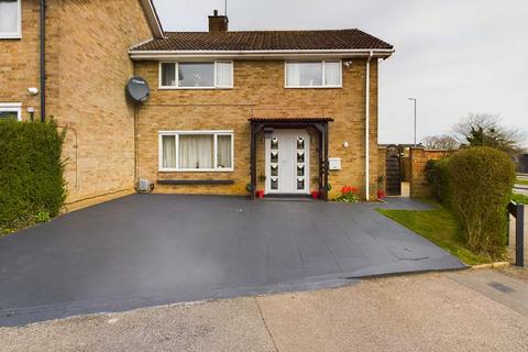 2 Howards Drive, Hemel Hempstead, HP1 3ND