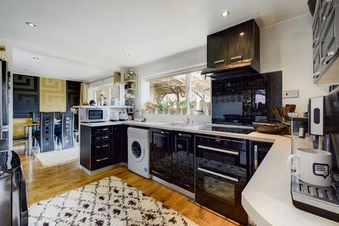 2 Howards Drive, Hemel Hempstead, HP1 3ND