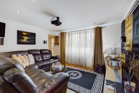 2 Howards Drive, Hemel Hempstead, HP1 3ND