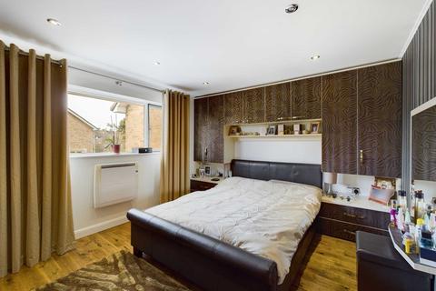 2 Howards Drive, Hemel Hempstead, HP1 3ND