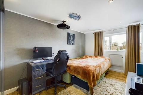 2 Howards Drive, Hemel Hempstead, HP1 3ND