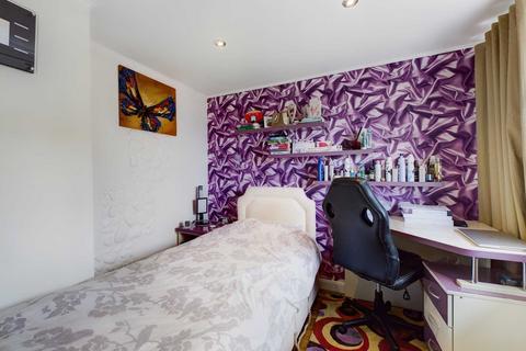 2 Howards Drive, Hemel Hempstead, HP1 3ND