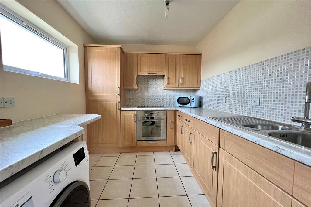 Oakley, Northcroft, Wooburn Green, HP10 1 bed apartment £1,000 pcm (£