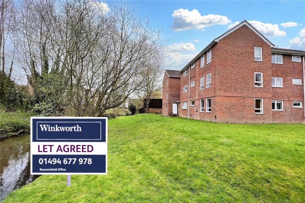 Oakley, Northcroft, Wooburn Green, HP10 1 bed apartment £1,000 pcm (£