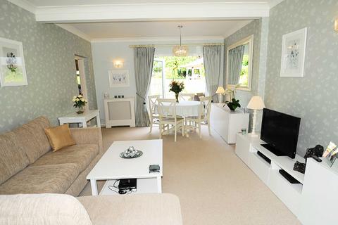 4 bedroom semi-detached house for sale - The Avenue, Potters Bar, Hertfordshire, EN6