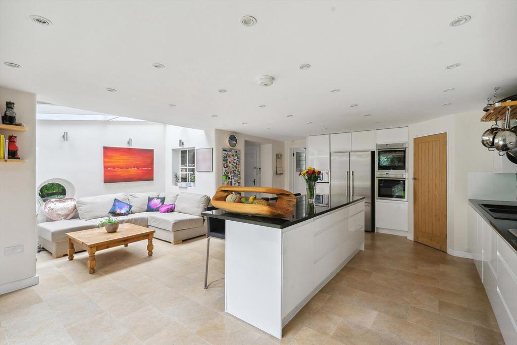 Newell Street, Nr Canary Wharf, E14 4 bed semidetached house £1,500,000