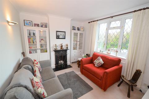 8 Park View, Bagshot, GU19 5HH