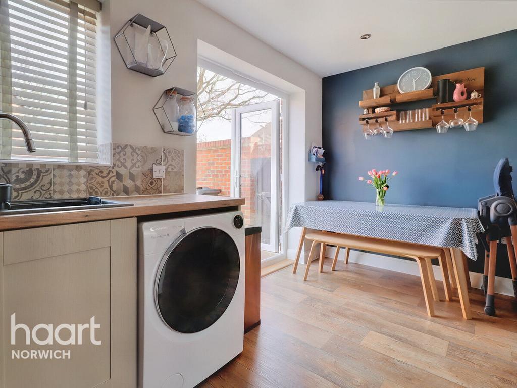 Taylors Square, Poringland 2 bed semidetached house for sale £250,000