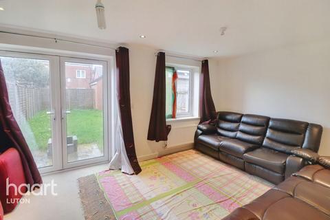 4 bedroom semi-detached house for sale, Guardian Way, Luton