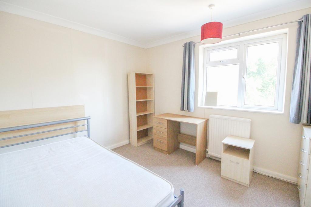 Kingsnympton Park, KINGSTON UPON... 3 bed apartment - £2,000 pcm (£462 pw)