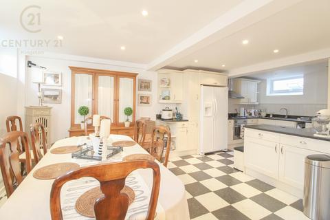 3 bedroom terraced house to rent, Church Road, LONDON SW19