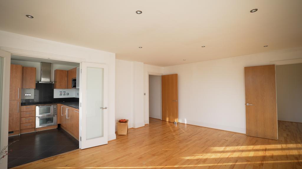 Seven Kings Way, KINGSTON UPON THAMES KT2 3 bed penthouse for sale £