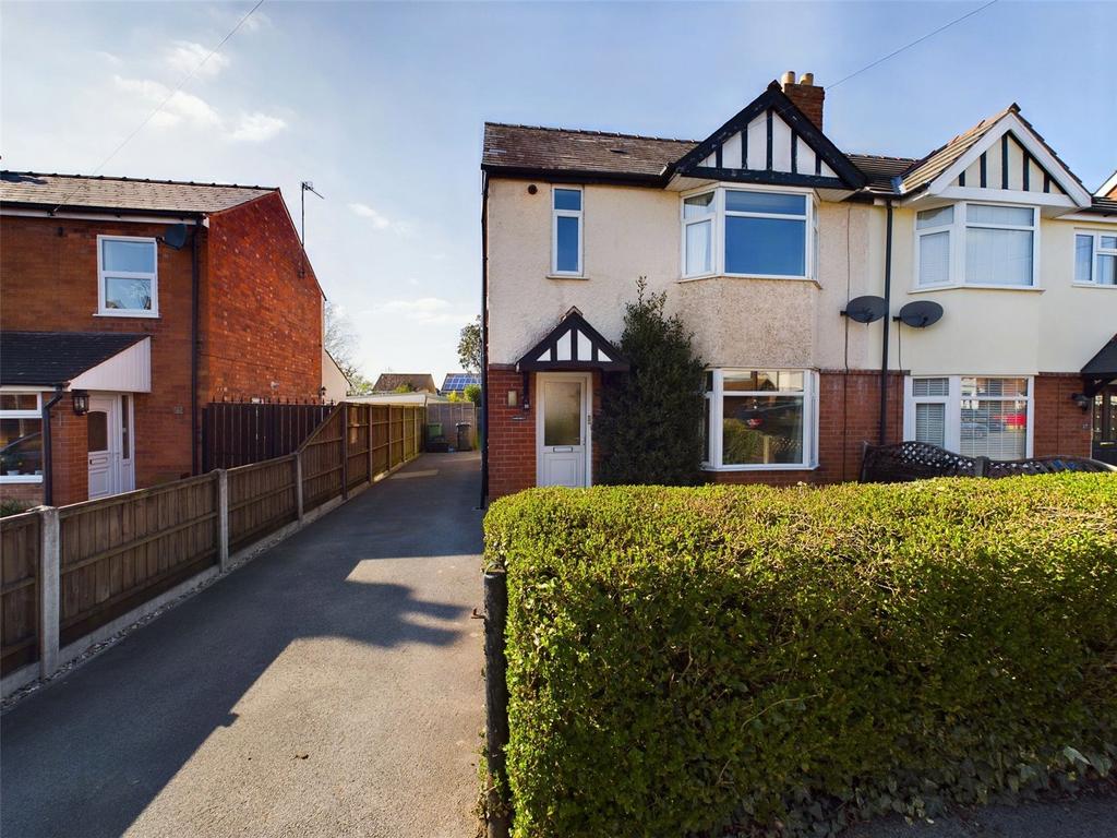 Hillview Road, Hucclecote... 3 bed semidetached house £925 pcm (£213 pw)