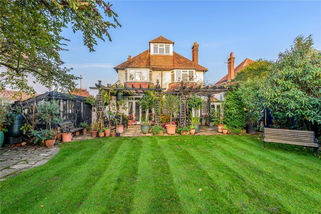 Embercourt Road, Thames Ditton, KT7 6 bed detached house for sale £1,700,000