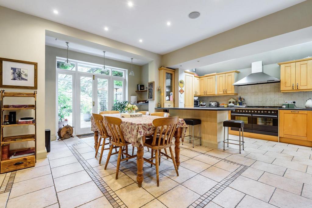 Embercourt Road, Thames Ditton, KT7 6 bed detached house for sale £1,700,000