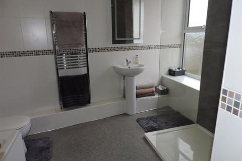 32 Bonllwyn, Ammanford, SA18 2EF