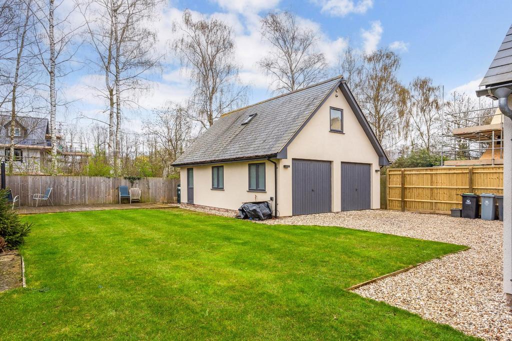 Garage &amp; Annexe