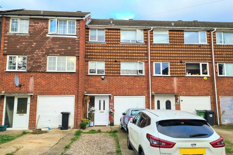 3 bedroom townhouse to rent - Hillcrest, Tadley, RG26