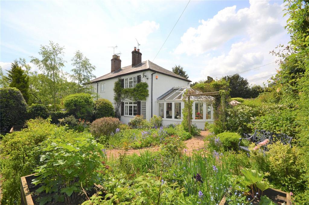 Main Road, Bucks Horn Oak, Farnham, Surrey, GU10 2 bed end of terrace
