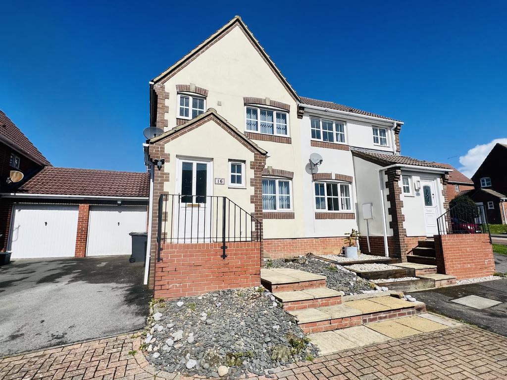 Lavant Road, Stone Cross BN24 3 bed semidetached house £1,295 pcm (£