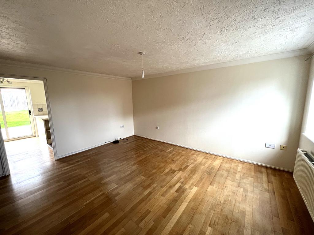 Lavant Road, Stone Cross BN24 3 bed semidetached house £1,295 pcm (£
