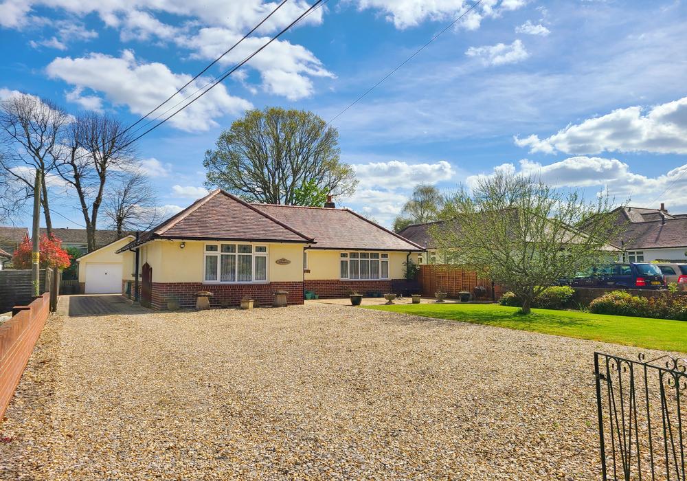 Cooks Lane, Calmore SO40 3 bed detached bungalow for sale £530,000
