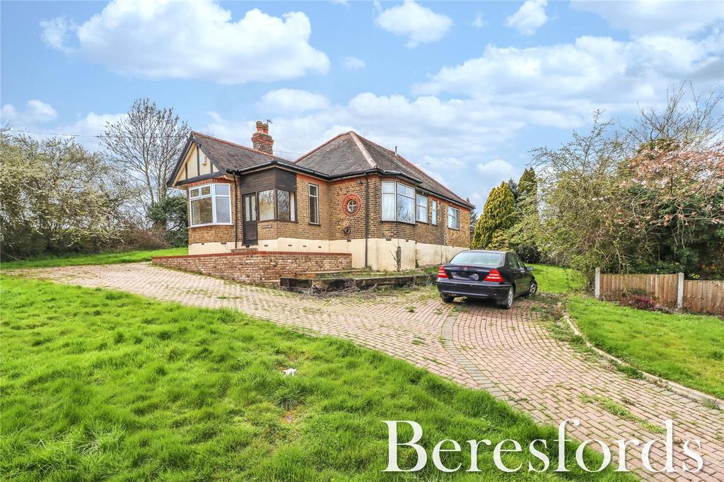 Clay Tye Road, Upminster, RM14 3 bed bungalow for sale £600,000