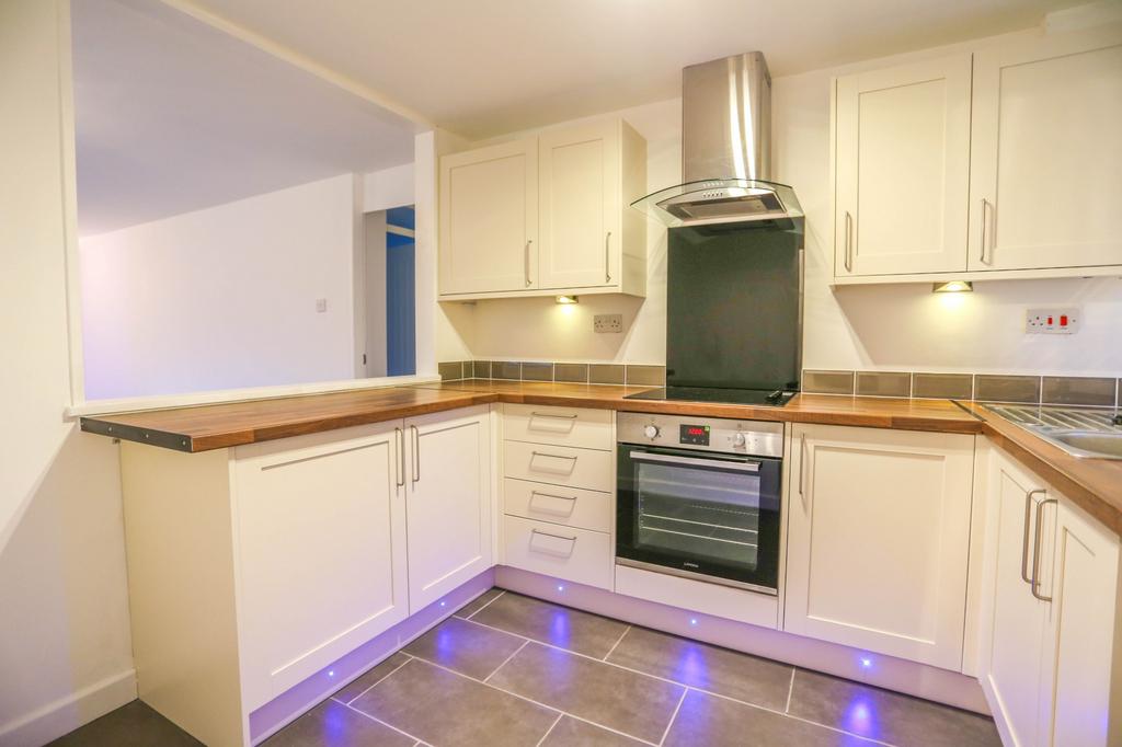 Brandhall Court, Wolverhampton Road, Oldbury, West Midlands, B68 2 bed