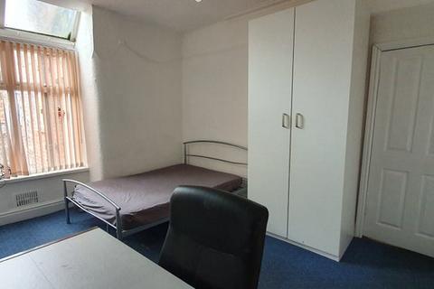 4 bedroom house share to rent, Kensington  Avenue ( Bills Inc Option), Manchester M14