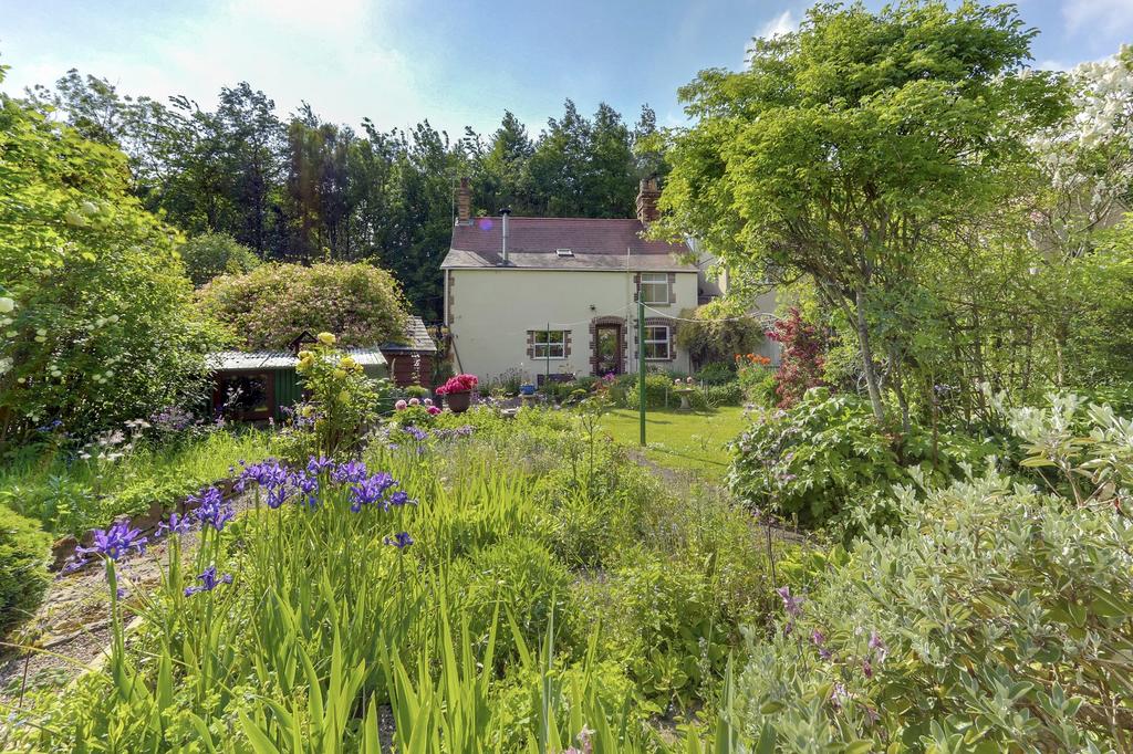 & Annex Potential, Hawthorns, Drybrook, Gloucestershire. GL17 9BS 3 bed