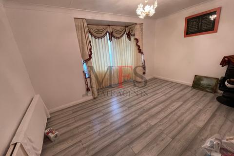 4 bedroom end of terrace house for sale, Scotts Road, Southall, UB2