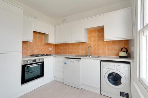 3 bedroom apartment to rent, Roseleigh Avenue, London, N5