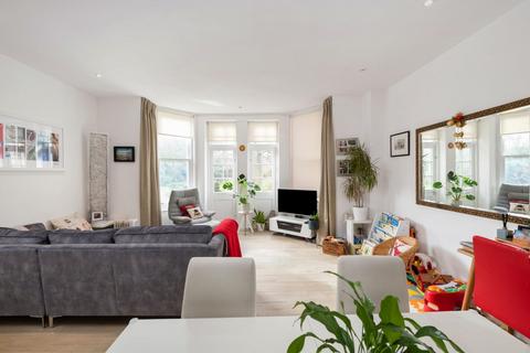 Flat 1, Wray Coppice Oaks Road, Reigate, RH2 0LE