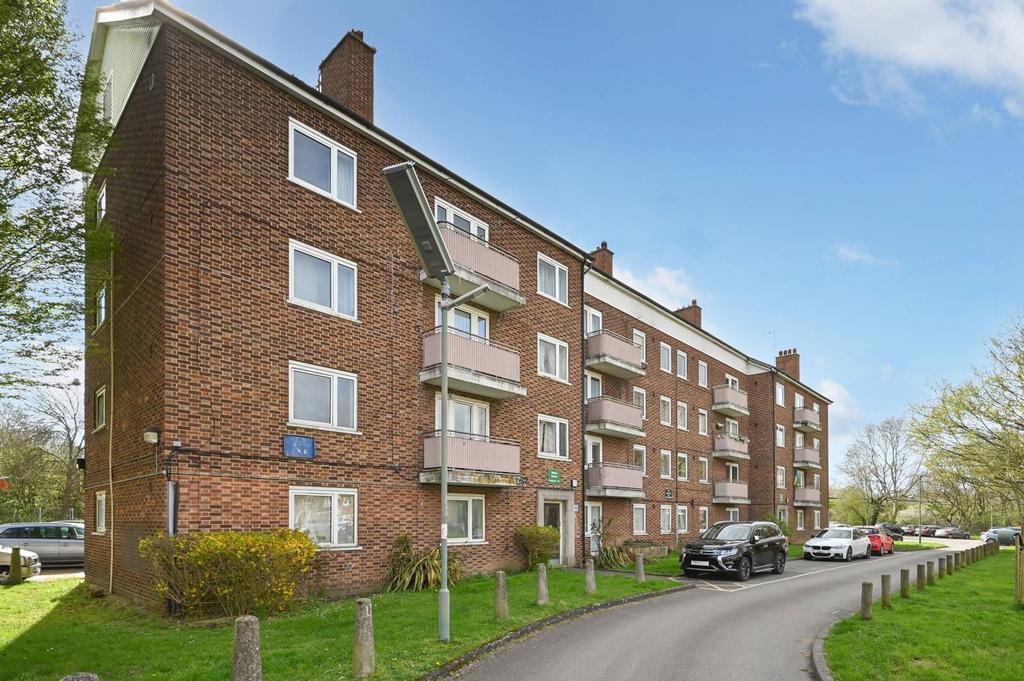Sheephouse Way, New Malden, KT3 3 bed flat £1,850 pcm (£427 pw)