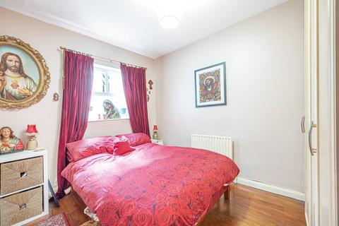 17 Stanhope Road, London, N12 9DX