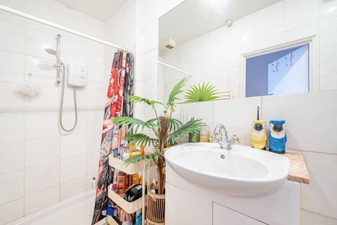 17 Stanhope Road, London, N12 9DX