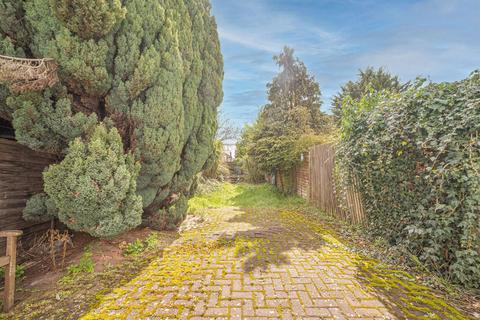 17 Stanhope Road, London, N12 9DX