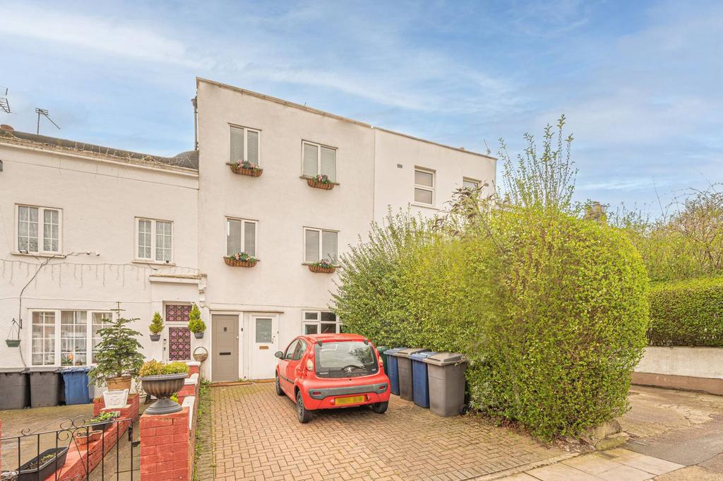 Stanhope Road, North Finchley, London, N12 1 bed flat for sale £325,000