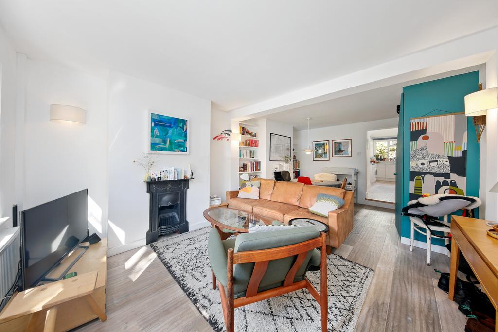 Mile End Place, Stepney Green, E1 2 bed terraced house £2,500 pcm (£