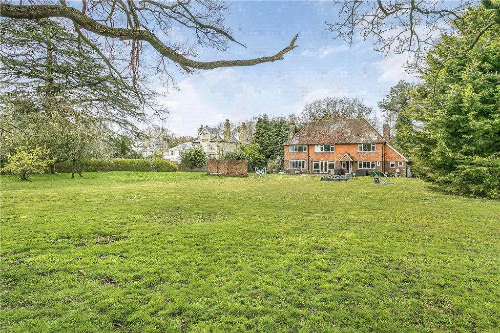 Coopers Hill Lane, Englefield Green, Surrey, TW20 5 bed detached house