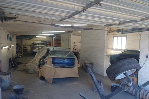 Industrial unit to rent - The Workshop, Leeds Road, Langley, Maidstone, Kent, ME17 3LX