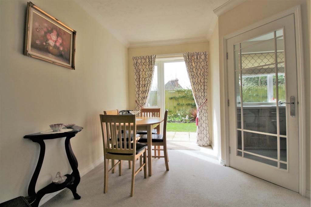 APSLEY LODGE, WATERLOOVILLE 1 bed retirement property for sale £190,000