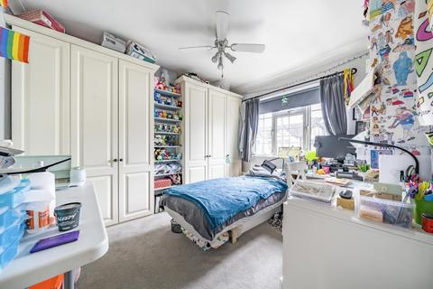 51 Arrol Road, Beckenham, BR3 4NX