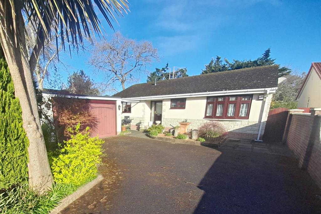 St Ives 3 bed detached bungalow for sale £550,000