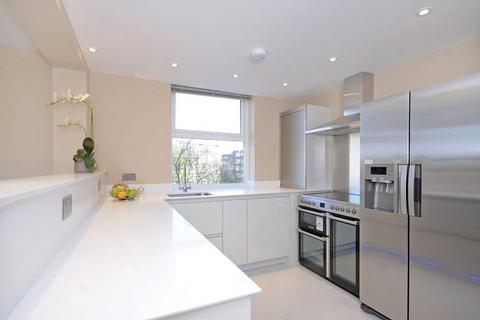3 bedroom apartment to rent, Boydell Court, London, NW8