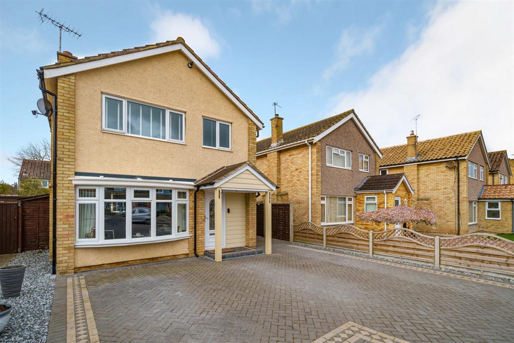 Derwent Grove, Felpham, Bognor Regis, PO22 3 bed detached house for