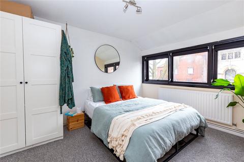 84 High Kingsdown, Bristol, BS2 8ER