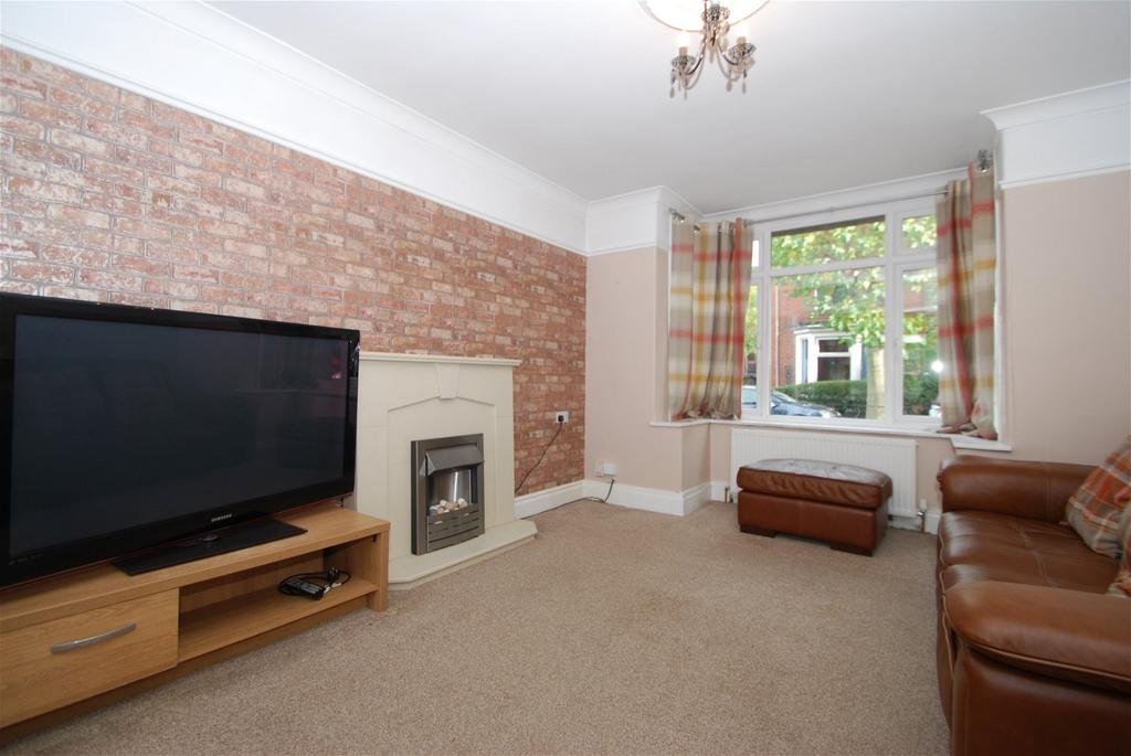 Blenheim Road, Barnsley, S70 6AX 3 bed semidetached house £800 pcm (£185 pw)