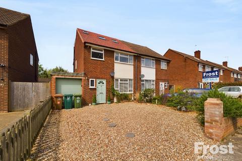 4 bedroom semi-detached house for sale - Chessholme Road, Ashford, Middlesex, TW15